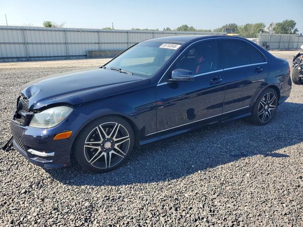 2013 MERCEDES-BENZ C C300 — Front 3/4