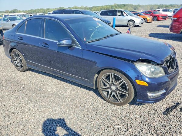 2013 MERCEDES-BENZ C C300 — Passenger 3/4