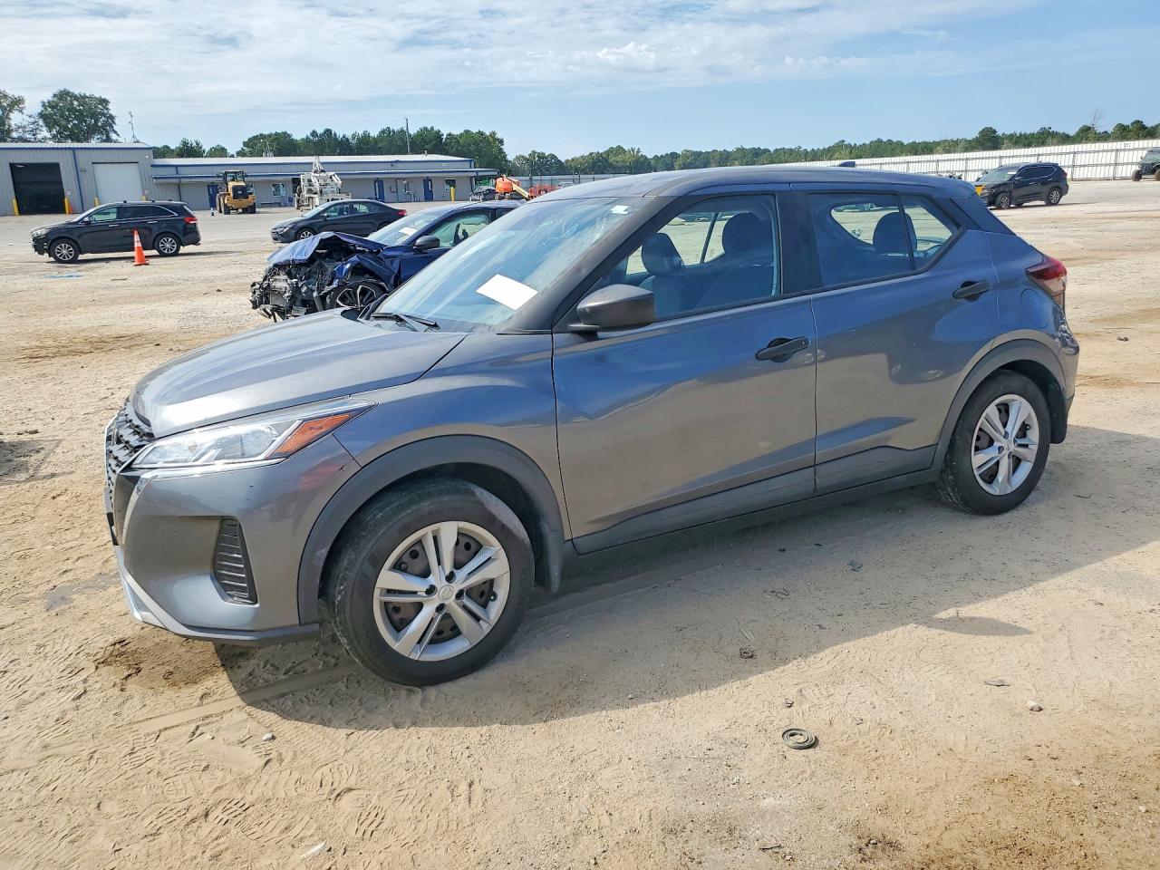 2021 NISSAN KICKS — Front 3/4
