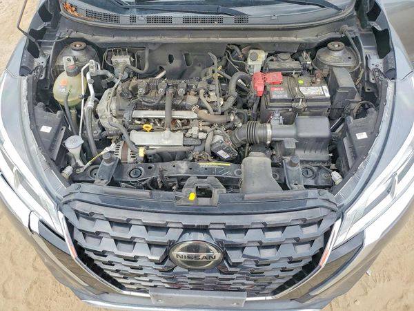 2021 NISSAN KICKS — Engine bay