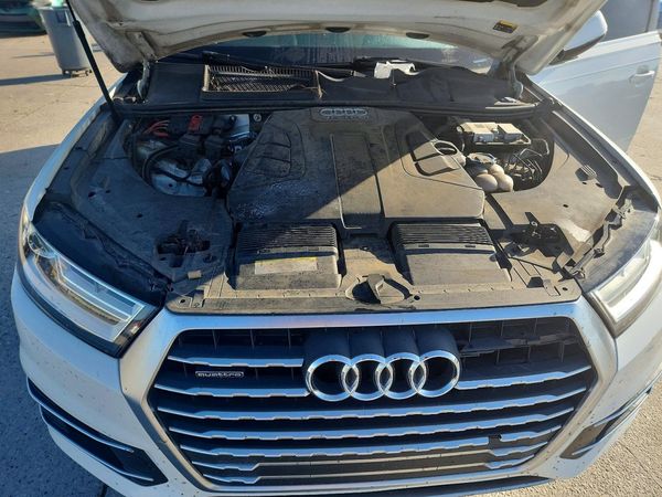 2017 AUDI Q7 quattro Premium Plus — Engine bay