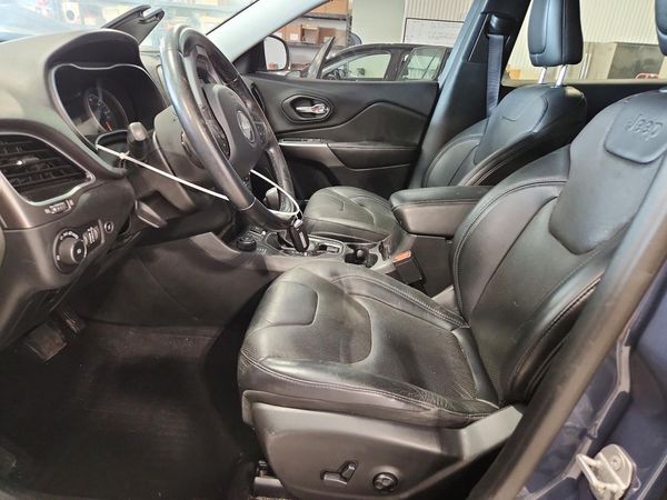 2019 JEEP CHEROKEE Limited — DENT