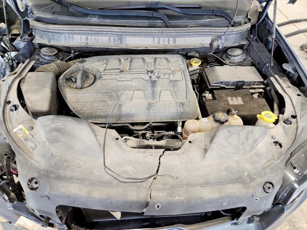 2019 JEEP CHEROKEE Limited — Engine bay