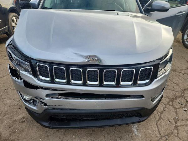 2020 JEEP COMPASS — Engine bay