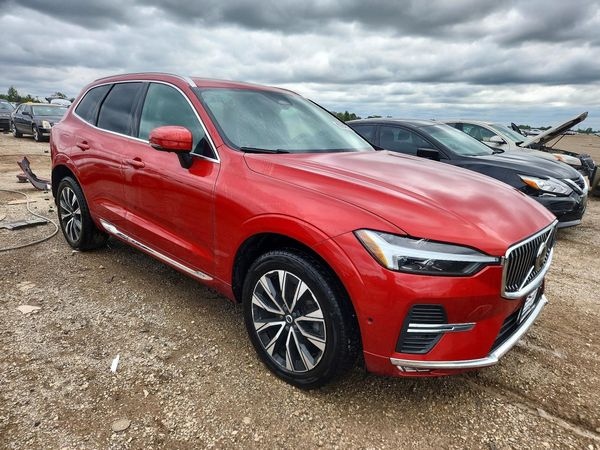 2023 VOLVO XC60 Plus Bright — Passenger 3/4