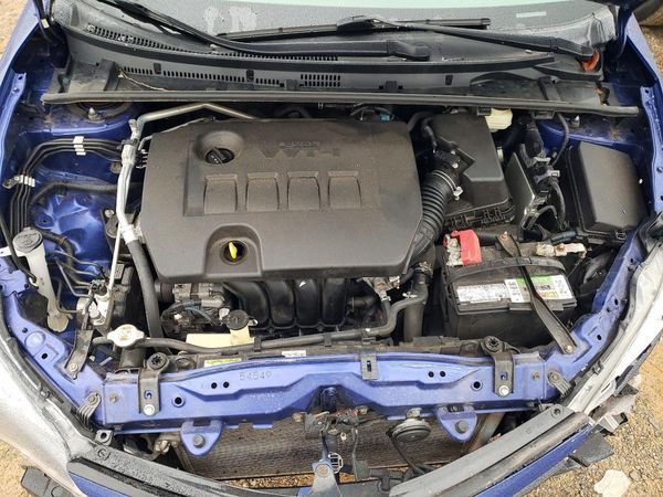 2017 TOYOTA COROLLA — Engine bay
