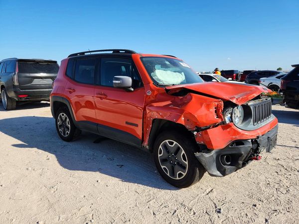 2016 JEEP RENEGADE — Passenger 3/4