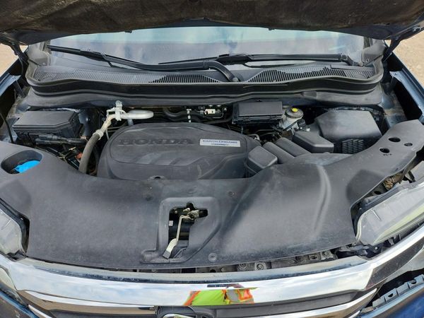 2017 HONDA PILOT EXL — Engine bay