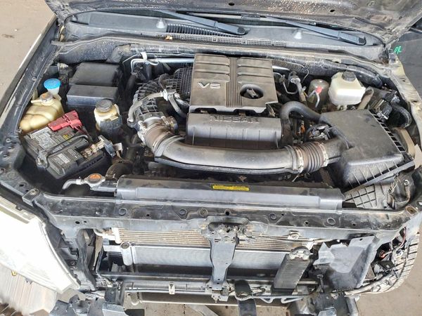 2021 NISSAN FRONTIER Crew Cab — Engine bay