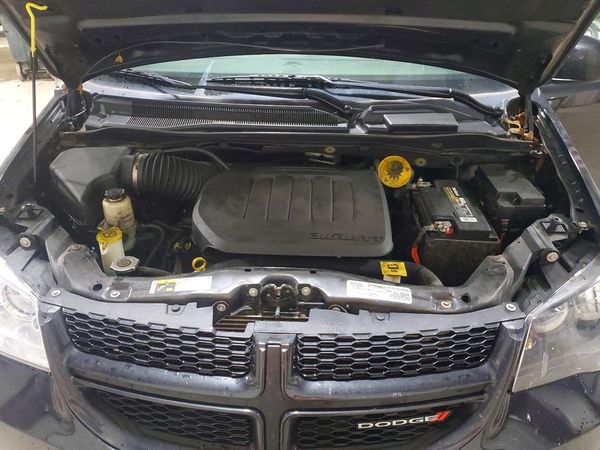 2019 DODGE GRAND CARAVAN GT — Engine bay