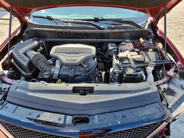 2020 CADILLAC XT6 — Engine bay