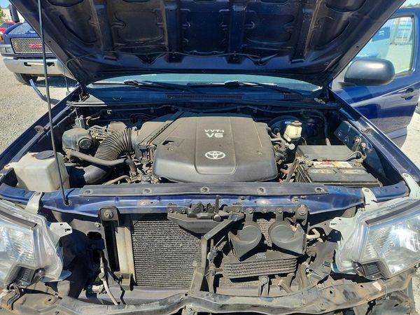 2014 TOYOTA TACOMA Delux Grade — Engine bay