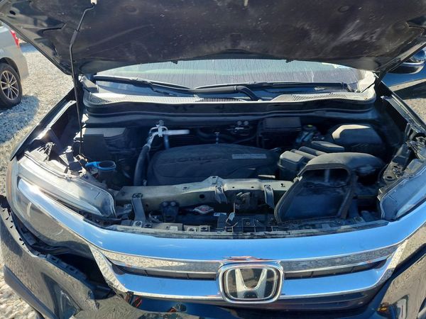 2019 HONDA PILOT EXL — Engine bay