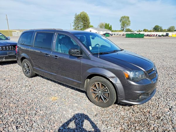 2015 DODGE GRAND CARAVAN R/T — Passenger 3/4