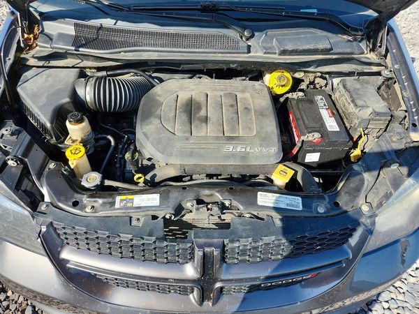 2015 DODGE GRAND CARAVAN R/T — Engine bay