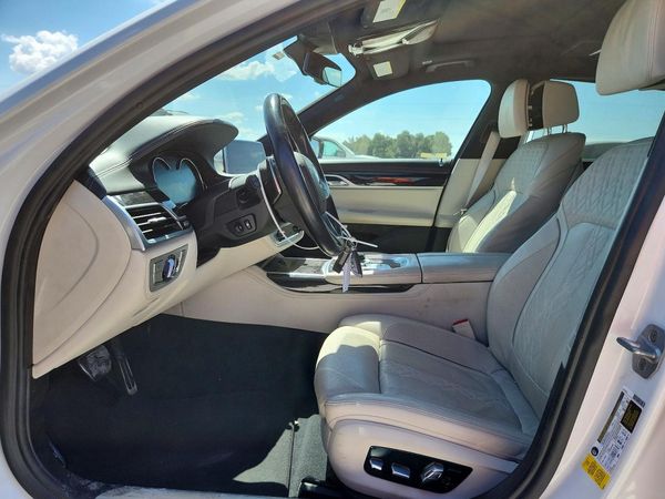 2018 BMW 750 — DENT