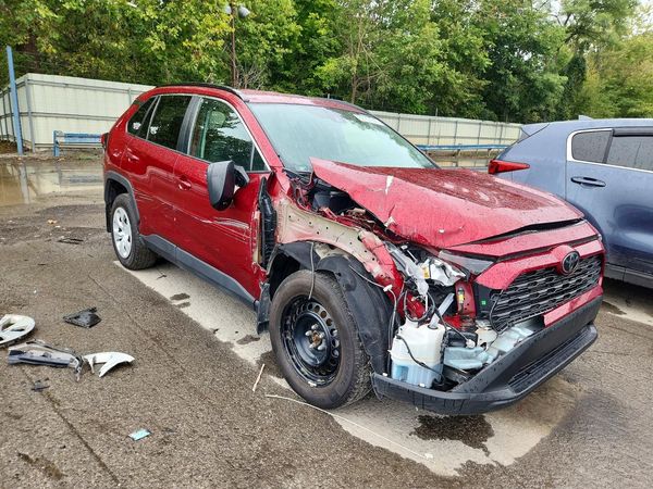 2019 TOYOTA RAV4 LE — Passenger 3/4