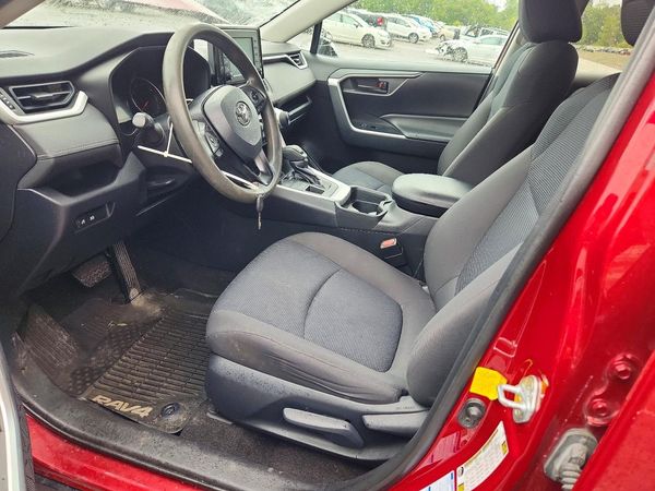 2019 TOYOTA RAV4 LE — DENT