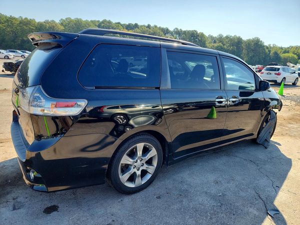 2014 TOYOTA SIENNA — PSRA