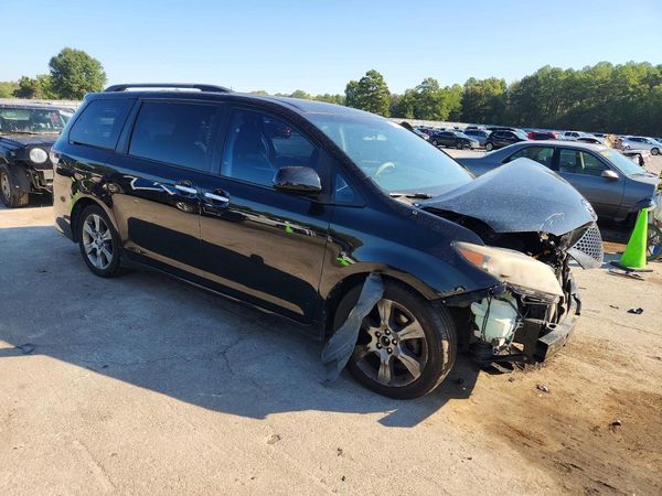 2014 TOYOTA SIENNA — Passenger 3/4