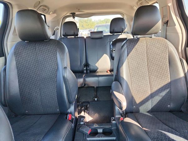 2014 TOYOTA SIENNA — SUVN