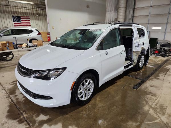 2021 CHRYSLER VOYAGER — DSFA — Front 3/4