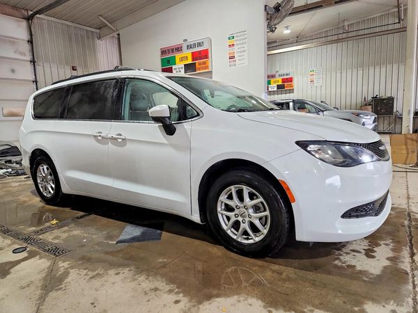 2021 CHRYSLER VOYAGER LXI — Passenger 3/4