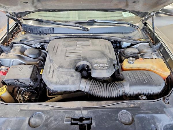 2012 DODGE CHARGER SXT — Engine bay