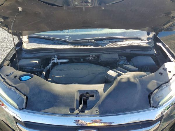2017 HONDA PILOT EXL-N — Engine bay
