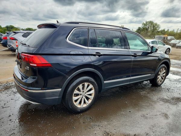 2018 VOLKSWAGEN TIGUAN SE, 4Motion SEL — PSRA