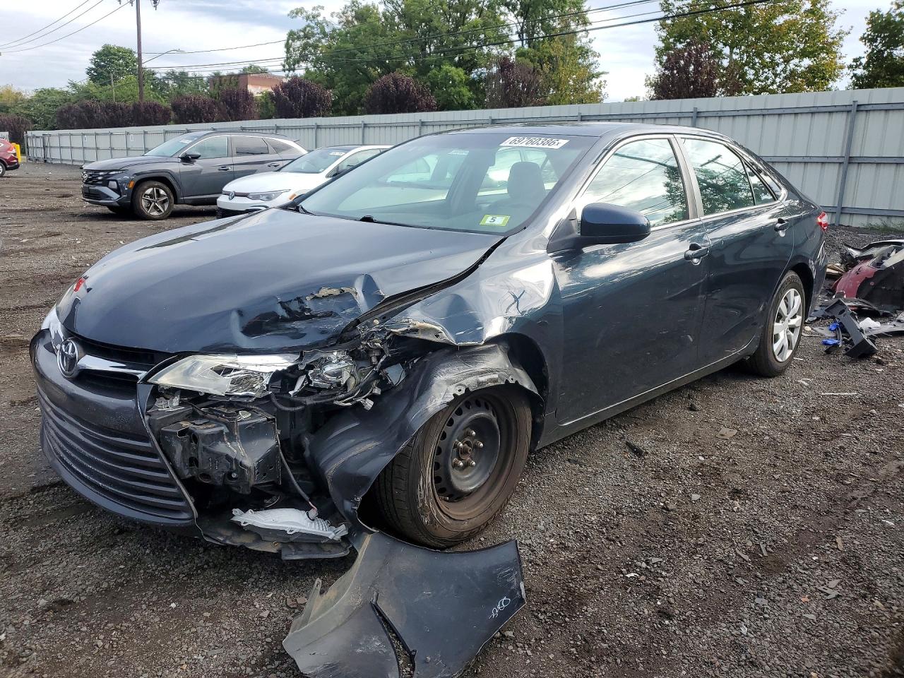 2015 TOYOTA CAMRY — Front 3/4