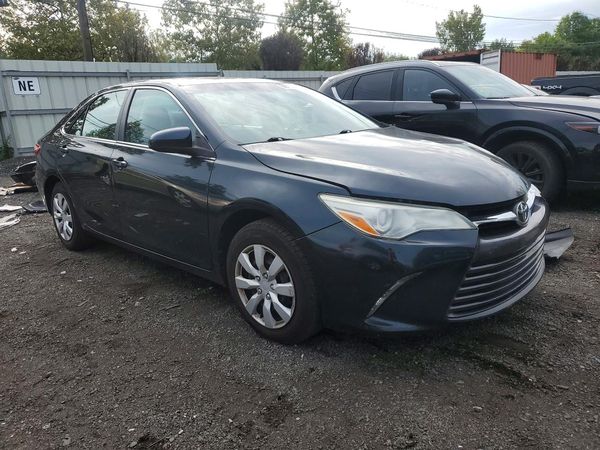 2015 TOYOTA CAMRY — Passenger 3/4