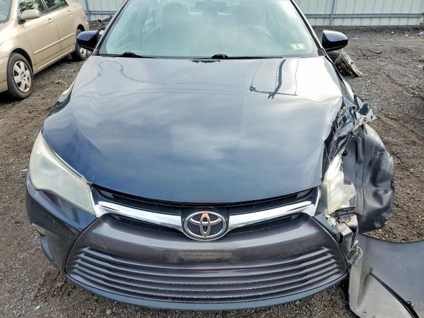 2015 TOYOTA CAMRY — Engine bay