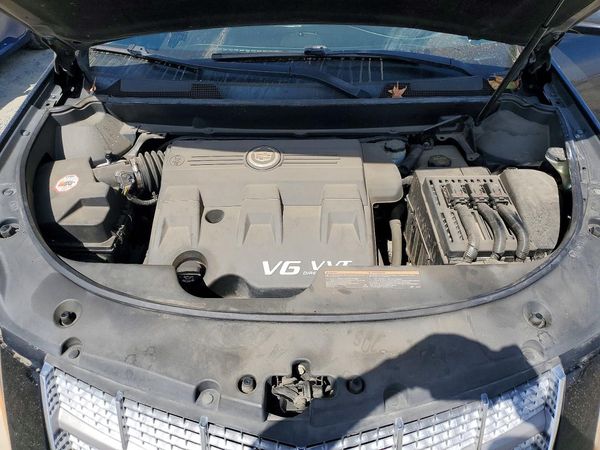 2012 CADILLAC SRX Luxury — Engine bay