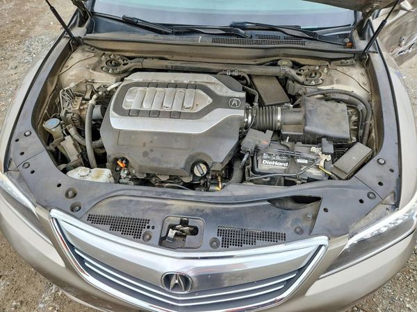 2015 ACURA RLX Tech — Engine bay