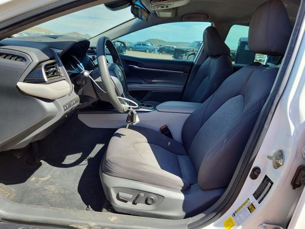 2020 TOYOTA CAMRY LE — DENT