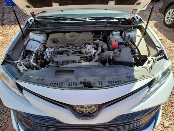 2020 TOYOTA CAMRY LE — Engine bay