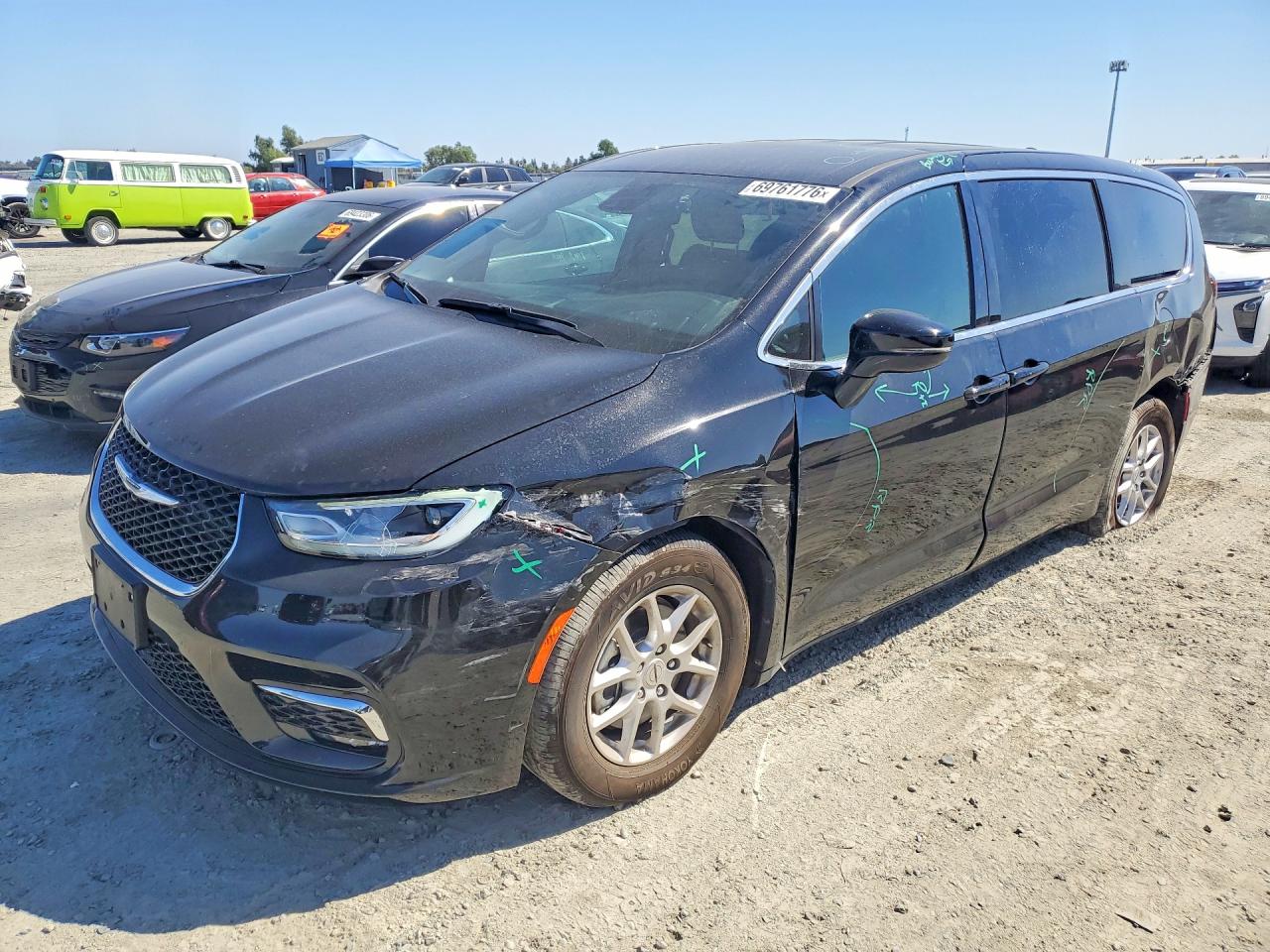 2025 CHRYSLER PACIFICA — Front 3/4
