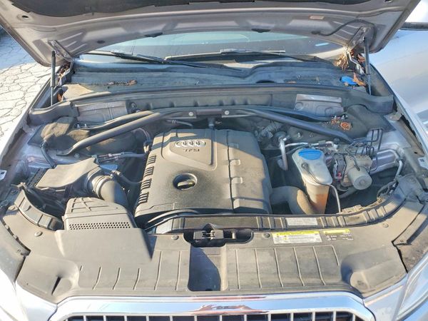 2015 AUDI Q5 — Engine bay