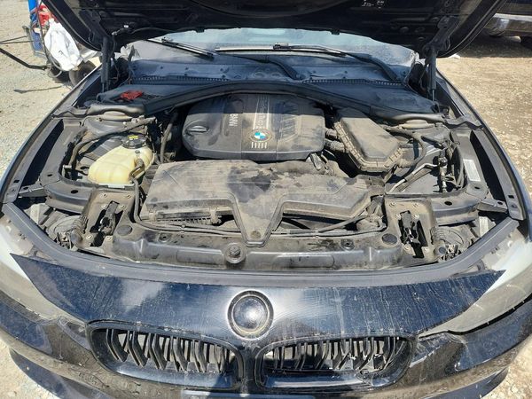 2015 BMW 3 SERIES — Engine bay