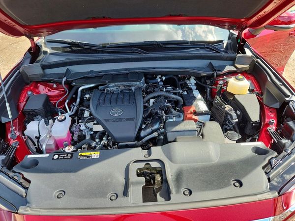 2024 TOYOTA GRAND HIGHLANDER — Engine bay