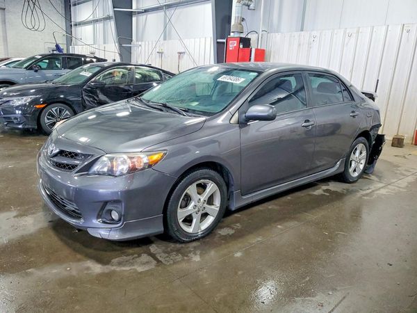 2013 TOYOTA COROLLA — Front 3/4