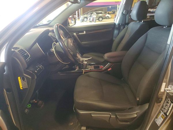 2014 KIA SORENTO Base/ LX — DENT