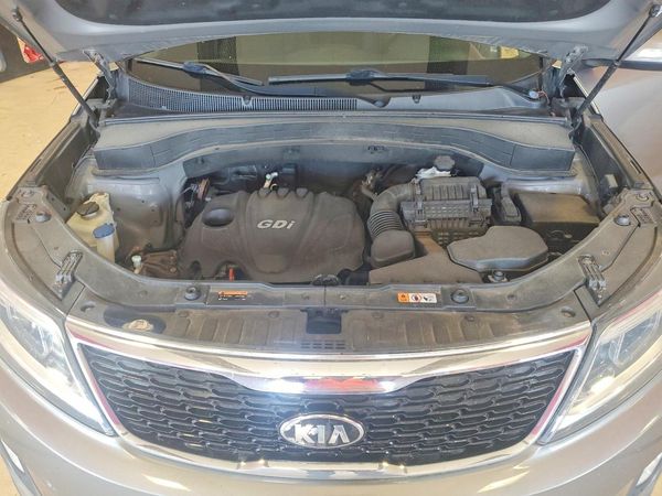 2014 KIA SORENTO Base/ LX — Engine bay