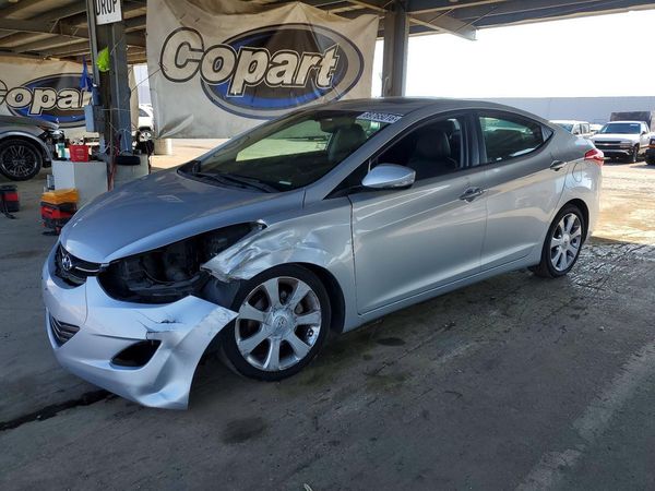 2012 HYUNDAI ELANTRA GLS(Middle grade) — Front 3/4