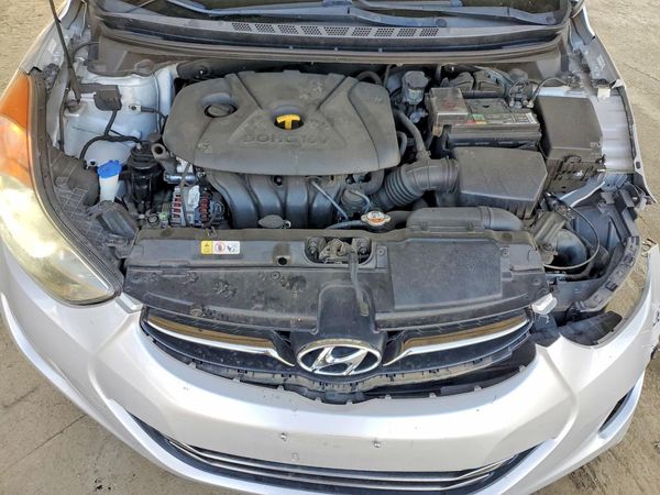 2012 HYUNDAI ELANTRA GLS(Middle grade) — Engine bay