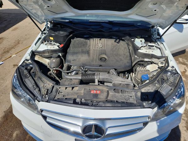 2016 MERCEDES-BENZ E E250d-4M — Engine bay