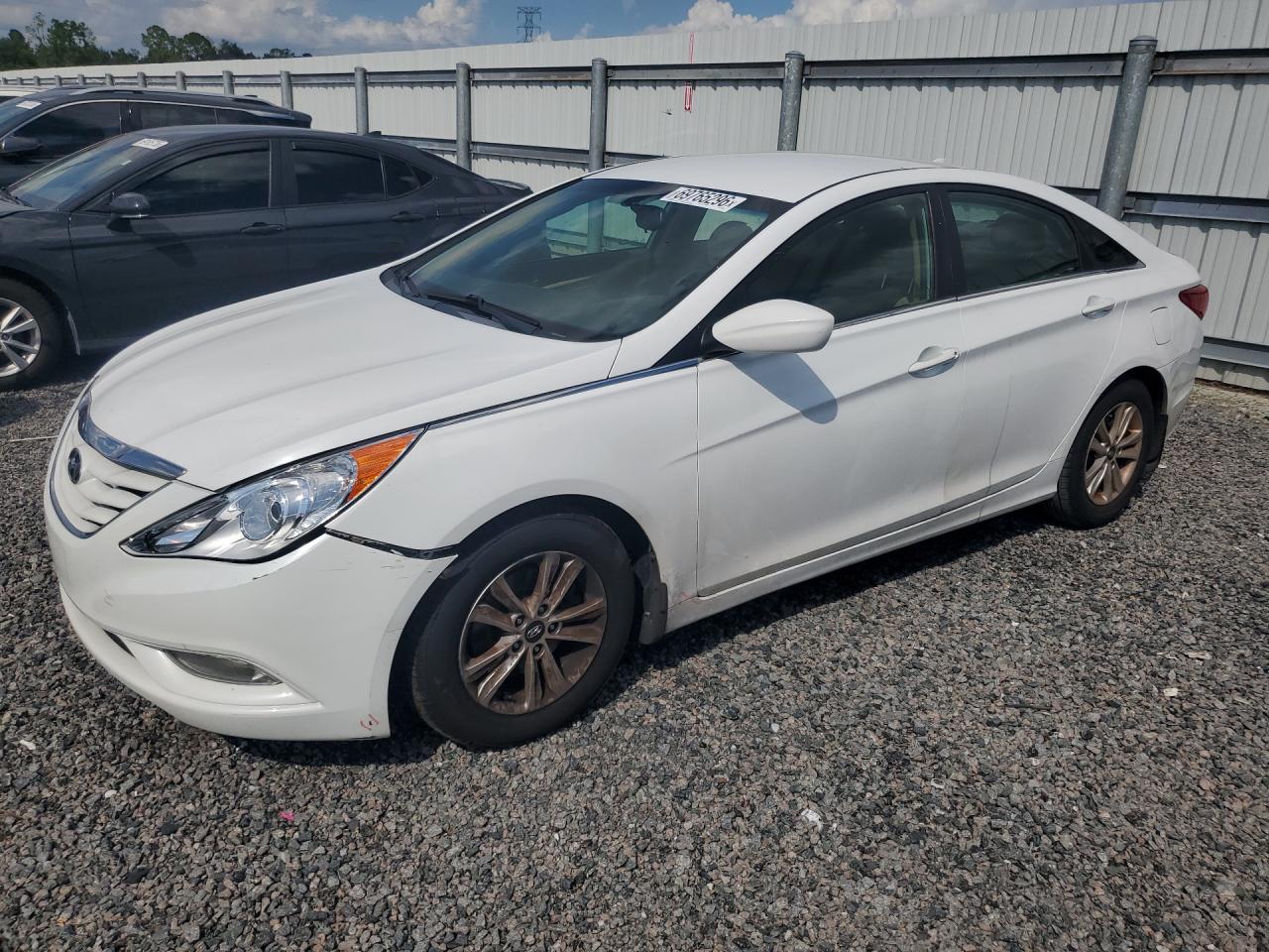 2013 HYUNDAI SONATA — Front 3/4