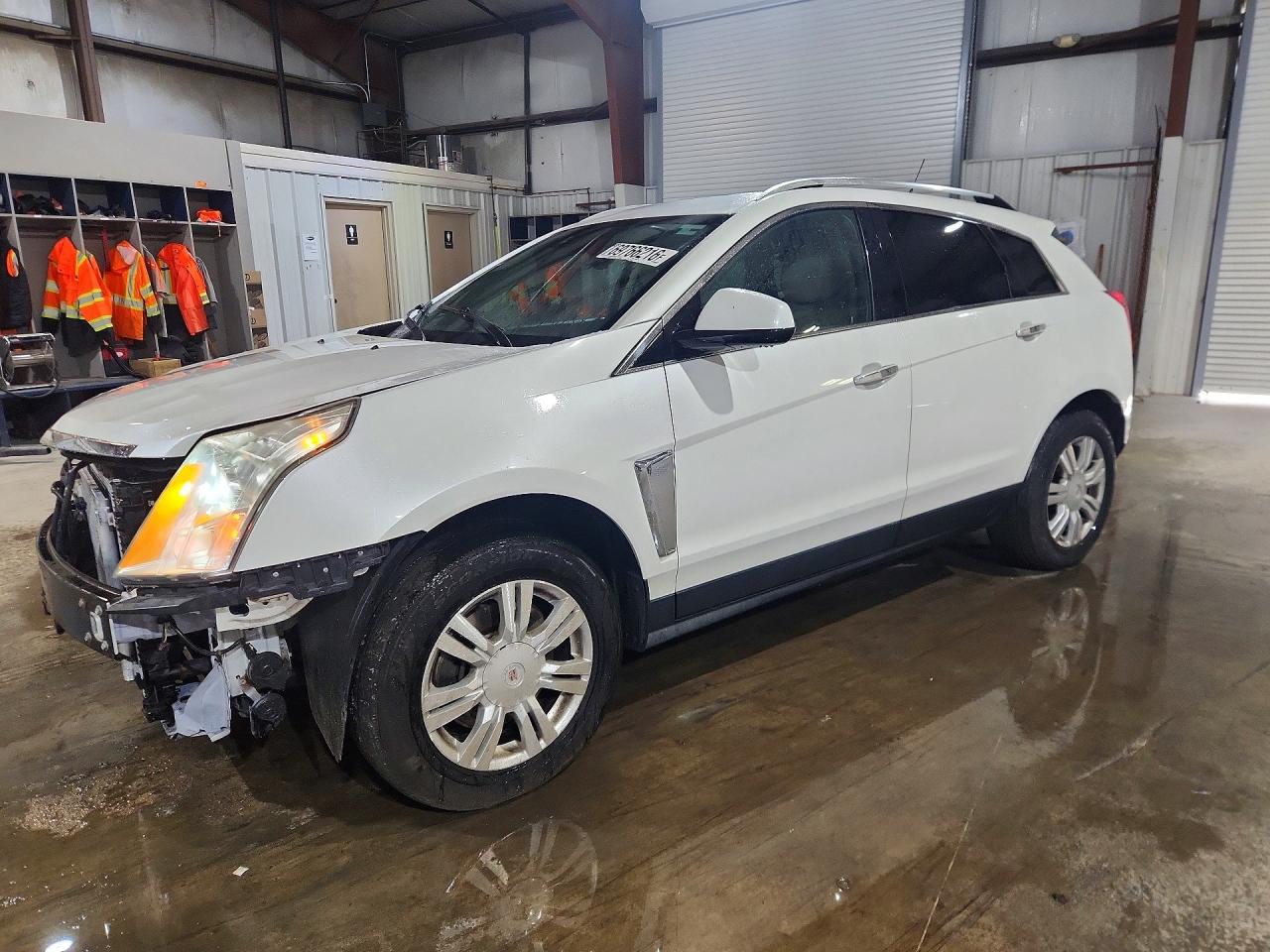 2014 CADILLAC SRX Luxury — Front 3/4