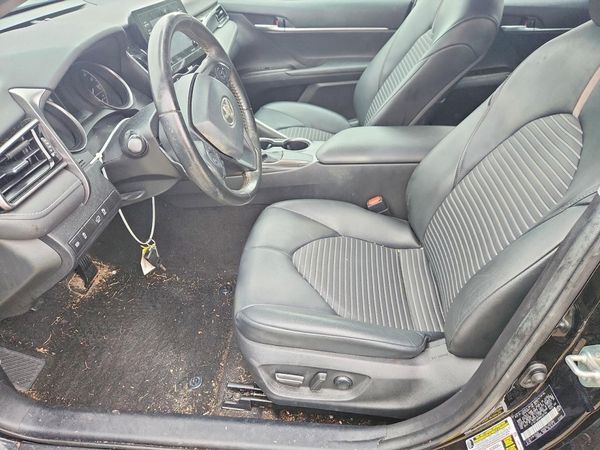 2021 TOYOTA CAMRY SE — DENT